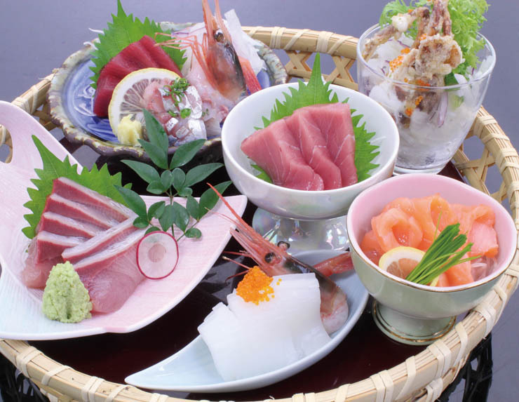 充実のコース料理の中でも、鮮魚を使った料理は人気があります