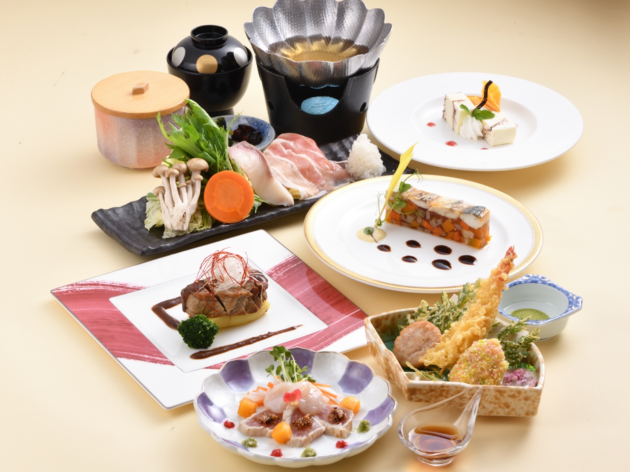 ジャンルを超えたメニューで楽しませてくれる和洋会席料理