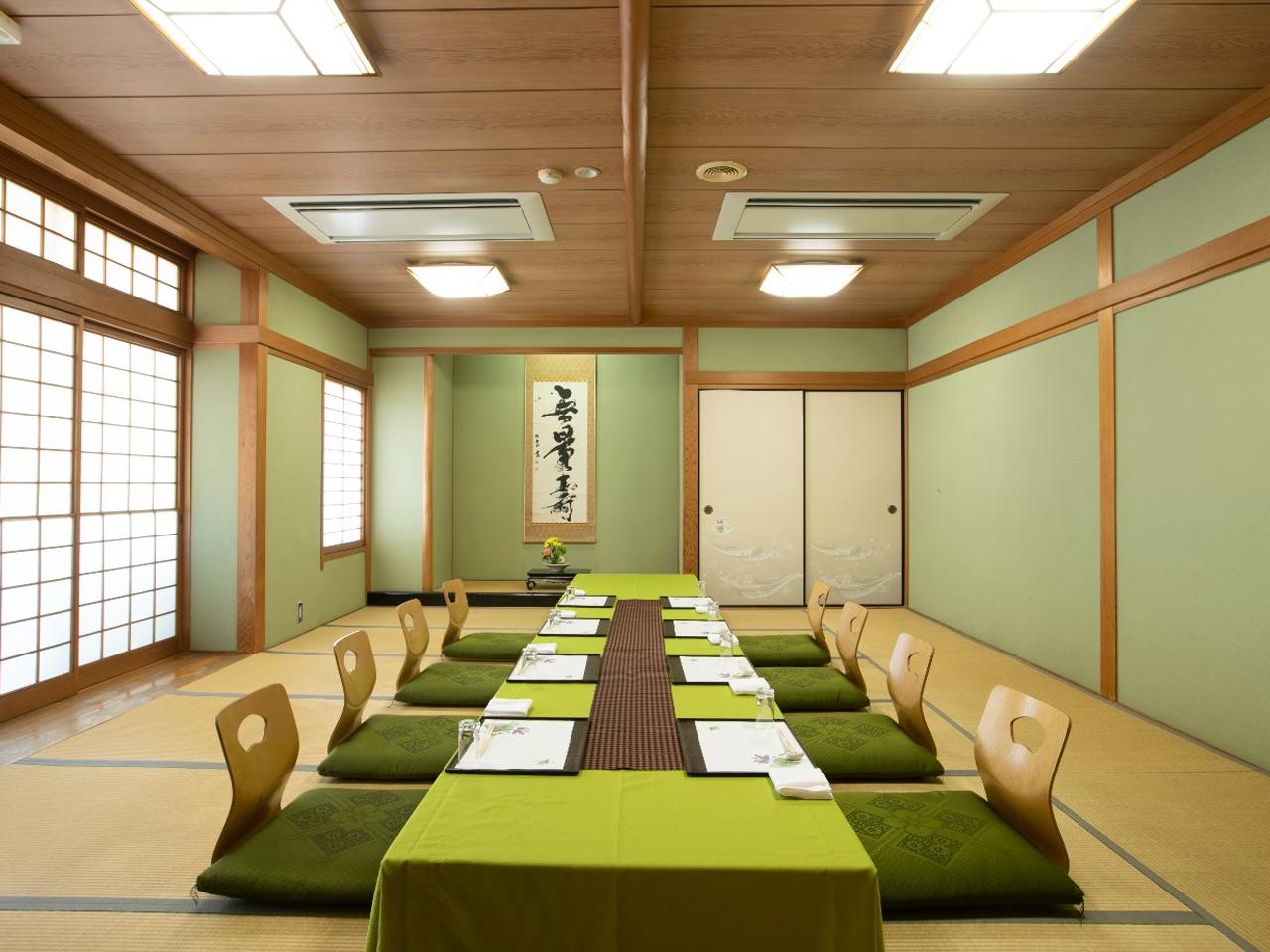 立派な床の間付きの『羽衣の間』は趣あふれる和の空間