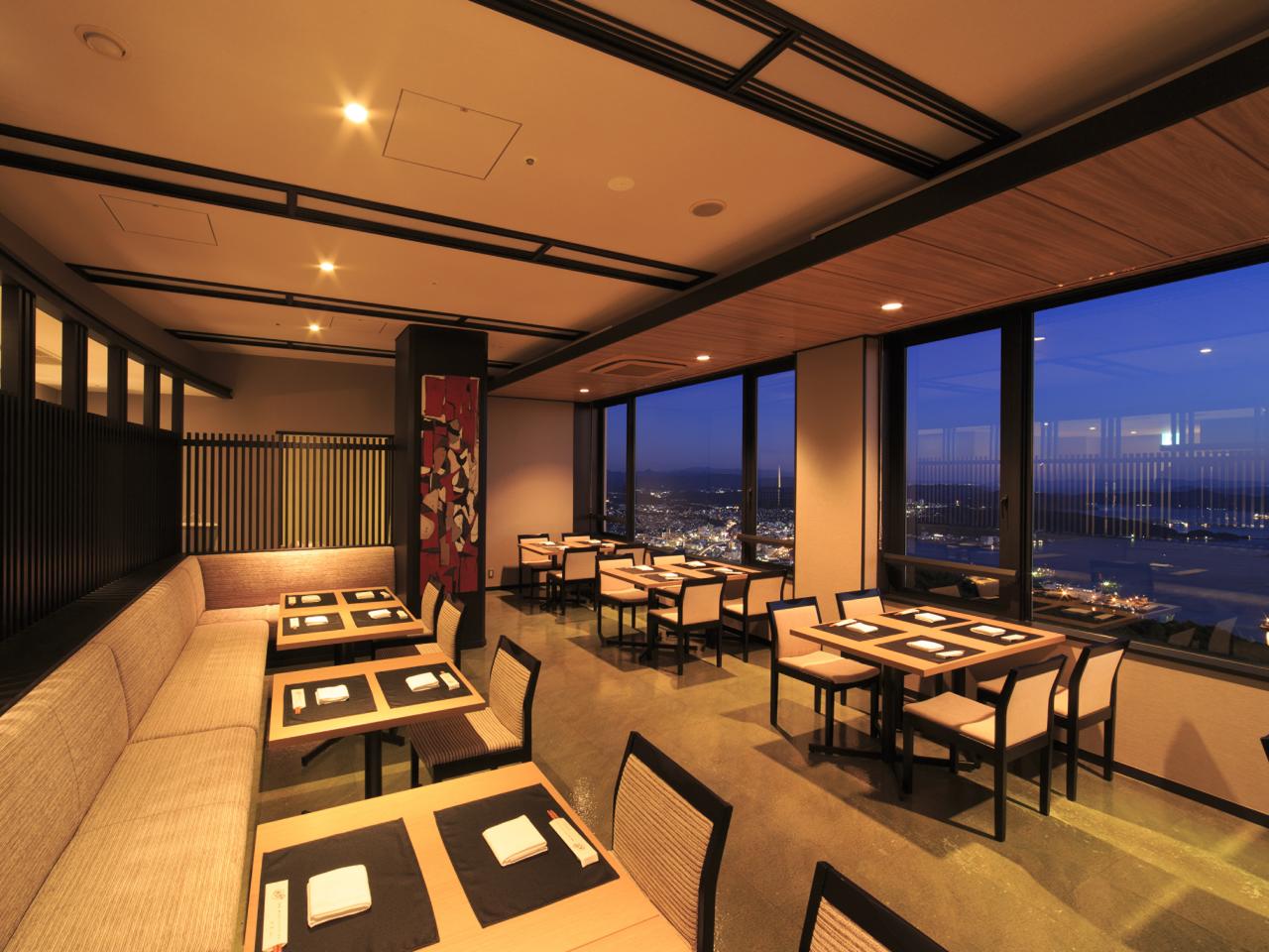 佐世保市街地の絶景が広がるレストランで特別な一日を