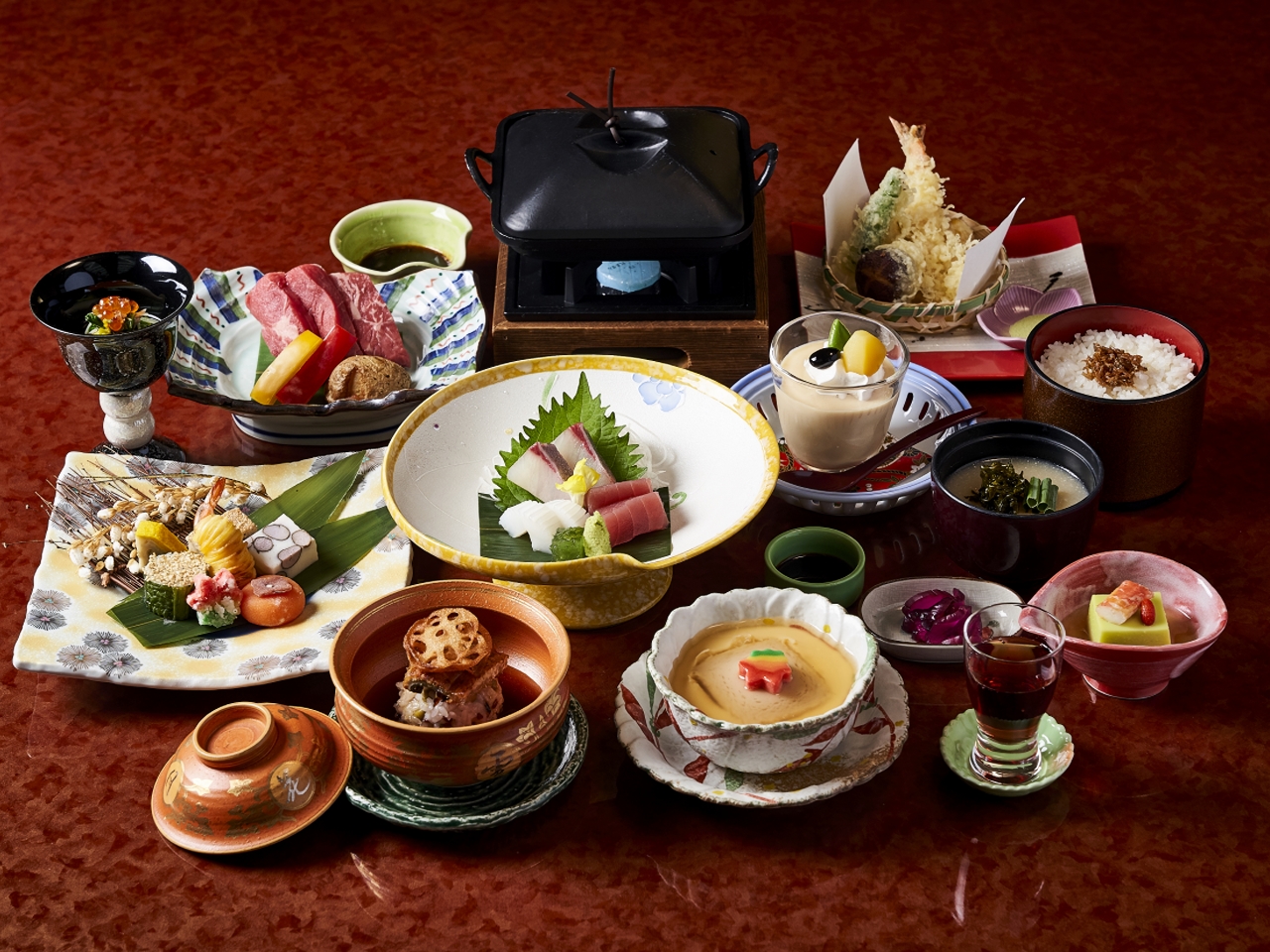 山海の幸をふんだんに使った、特別感や高級感のある料理の数々