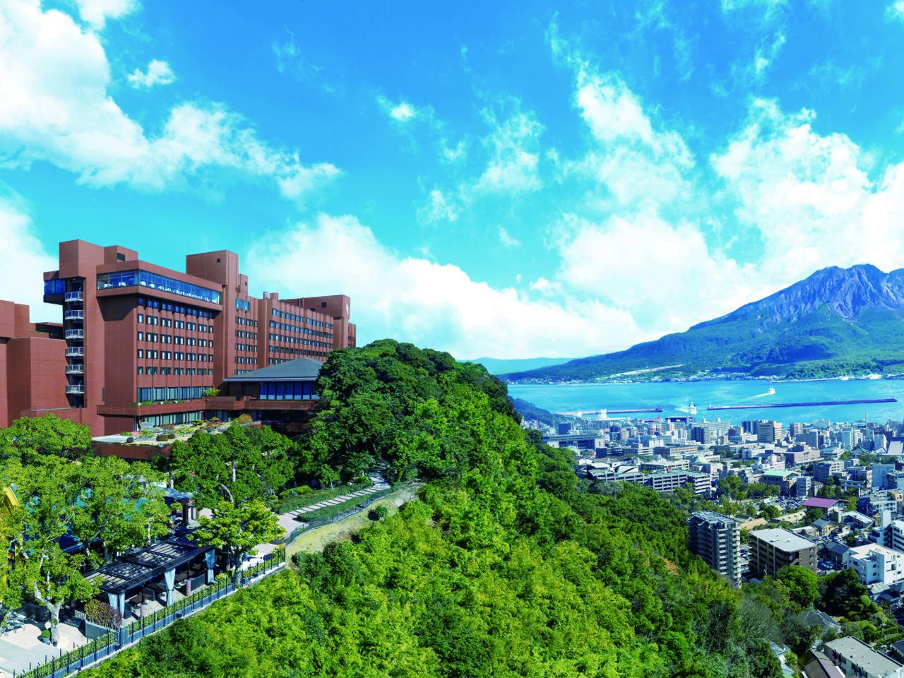 鹿児島のシンボルである桜島など、雄大な自然が眼下に広がります